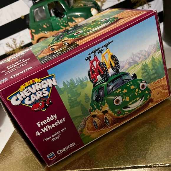 Chevron Car - Picture 7 of 7